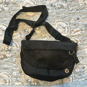 Lululemon ALL NIGHT FESTIVAL BAG *MICRO